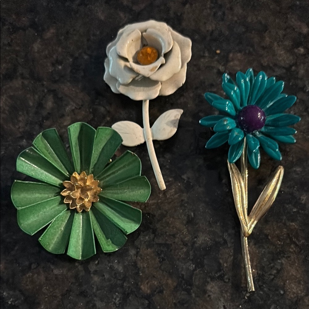 Vintage Flower Floral Brooch Set in Green, White, and Teal